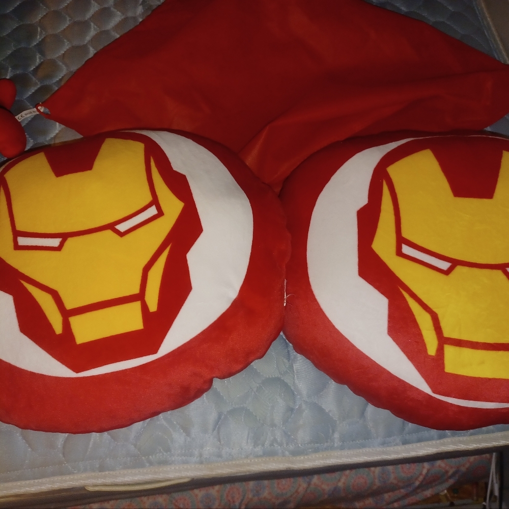 MARVEL PILLOW AND SURPRISE BLANKET